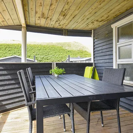 2 Bedroom Amazing In Holiday home *