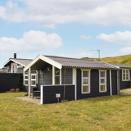 2 Bedroom Amazing In Holiday home *
