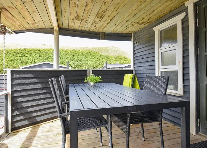 2 Bedroom Amazing In Hébergement de vacances *